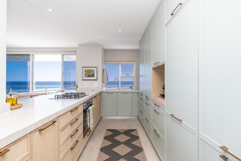 To Let 3 Bedroom Property for Rent in Dolphin Beach Western Cape